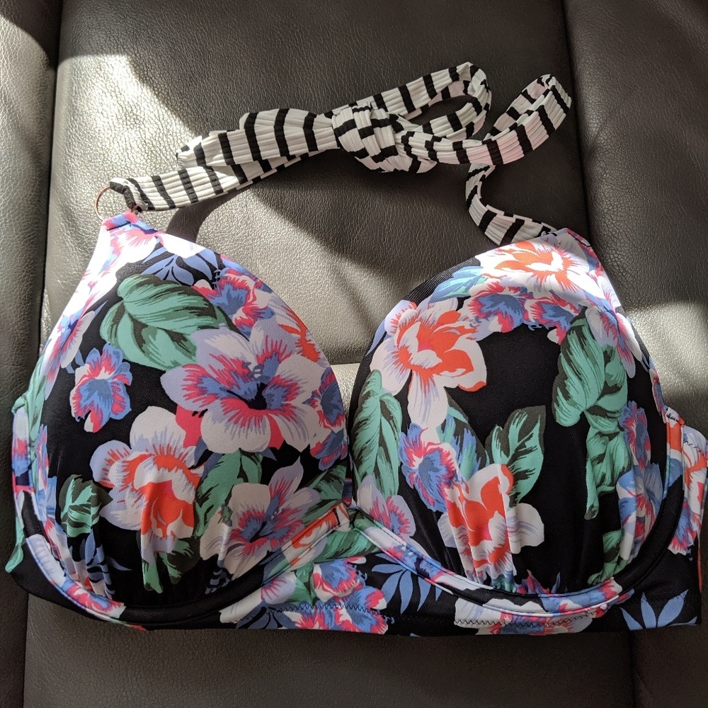Black floral bikini top